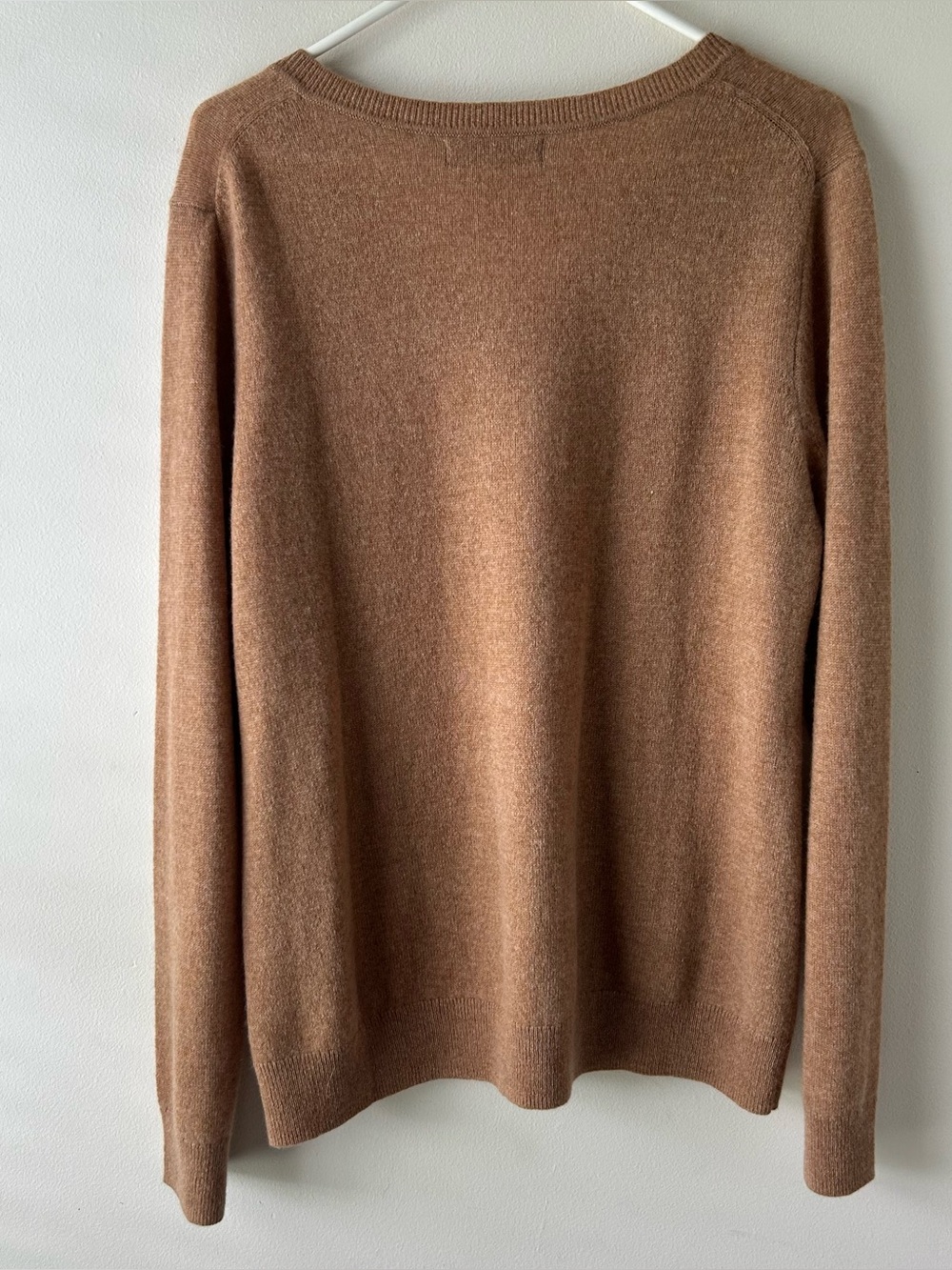 Tahari 100% 2-Ply Cashmere V-Neck Sweater Tan Camel Brown L - Picture 5 of 6